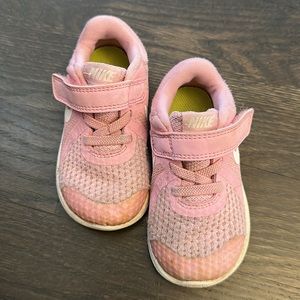 Nike Toddler Girl’s Shoes - Size 6